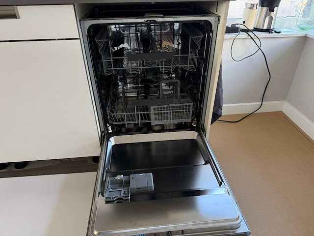 Häcker - keuken met aeg/siemens apparatuur - afbeelding 23 van  32