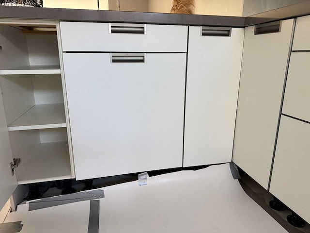 Häcker - keuken met aeg/siemens apparatuur - afbeelding 9 van  32