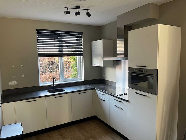 Häcker - keuken met whirlpool apparatuur - afbeelding 1 van  21