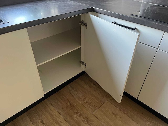 Häcker - keuken met whirlpool apparatuur - afbeelding 12 van  21