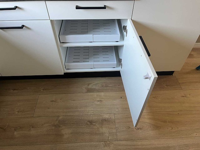 Häcker - keuken met whirlpool apparatuur - afbeelding 18 van  21