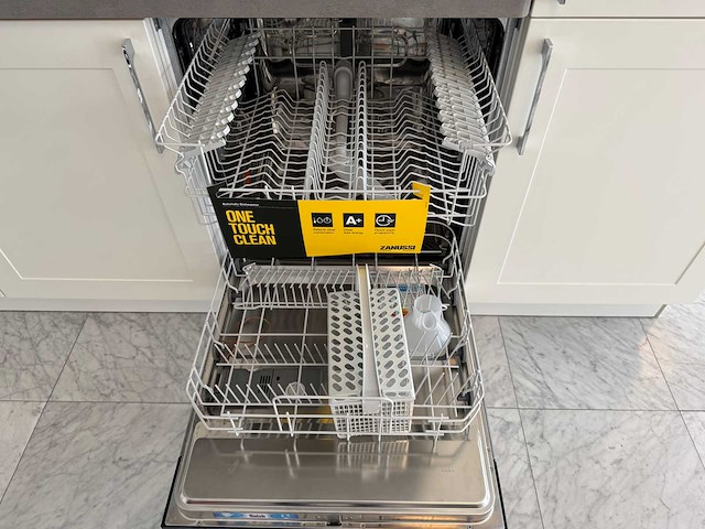 Häcker - showroomkeuken met apparatuur - afbeelding 29 van  35