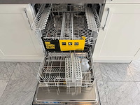 Häcker - showroomkeuken met apparatuur - afbeelding 29 van  35