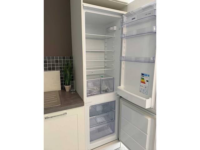 Häcker - showroomkeuken met apparatuur - afbeelding 33 van  35