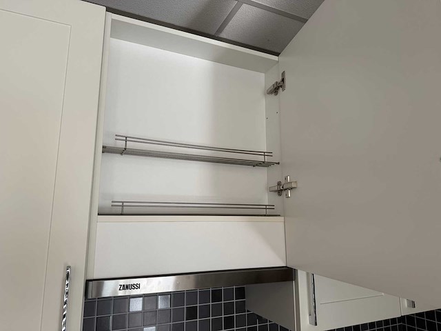 Häcker - showroomkeuken met apparatuur - afbeelding 4 van  35