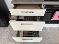 Häcker - showroomkeuken met apparatuur - afbeelding 24 van  35