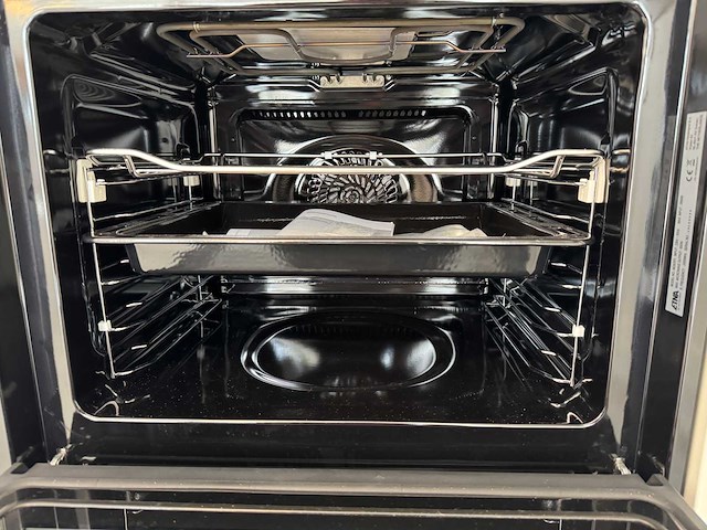 Häcker - showroomkeuken met apparatuur - afbeelding 22 van  35