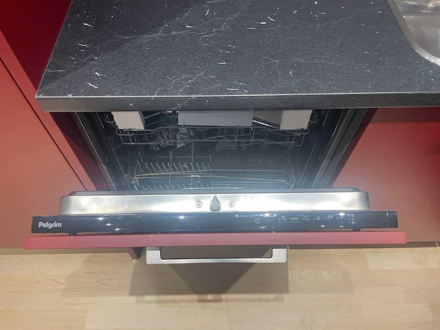 Häcker - showroomkeuken met pelgrim / whirlpool apparatuur - afbeelding 2 van  27