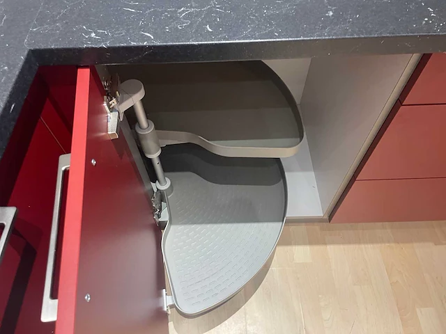 Häcker - showroomkeuken met pelgrim / whirlpool apparatuur - afbeelding 11 van  27