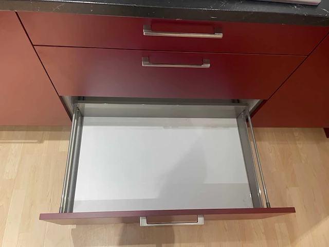Häcker - showroomkeuken met pelgrim / whirlpool apparatuur - afbeelding 16 van  27