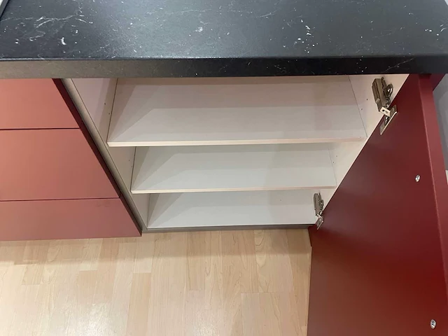 Häcker - showroomkeuken met pelgrim / whirlpool apparatuur - afbeelding 19 van  27