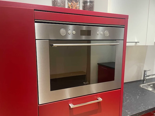 Häcker - showroomkeuken met pelgrim / whirlpool apparatuur - afbeelding 23 van  27