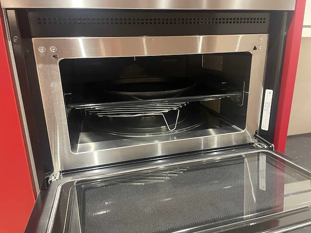 Häcker - showroomkeuken met pelgrim / whirlpool apparatuur - afbeelding 24 van  27