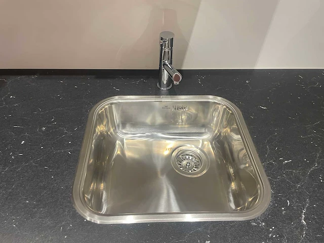 Häcker - showroomkeuken met pelgrim / whirlpool apparatuur - afbeelding 15 van  24