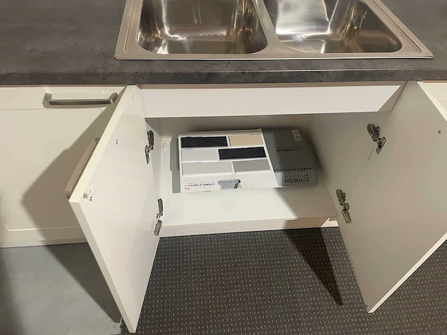 Häcker - showroomkeuken met whirlpool apparatuur - afbeelding 10 van  21