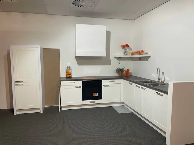 Häcker - showroomkeuken met whirlpool apparatuur - afbeelding 1 van  21