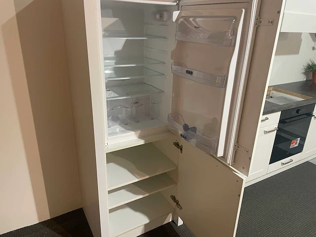 Häcker - showroomkeuken met whirlpool apparatuur - afbeelding 12 van  21