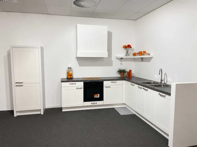 Häcker - showroomkeuken met whirlpool apparatuur - afbeelding 1 van  21