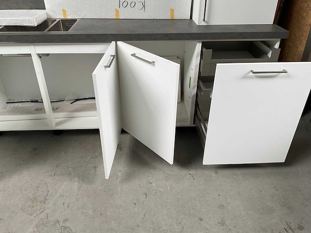 Häcker keukenopstelling ssk 125 arctis weiss 366cm plus 180cm - afbeelding 11 van  12
