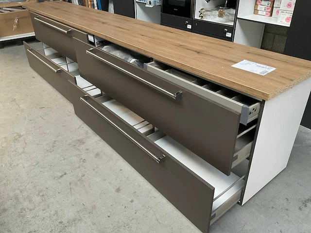 Häcker keukenopstelling zilverbruin 360cm met xxl lades - afbeelding 2 van  5