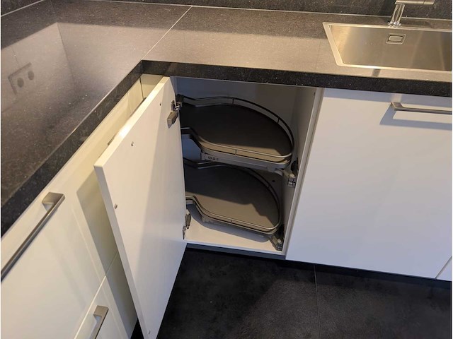 Häcker systemat - keuken met apparatuur - afbeelding 8 van  46