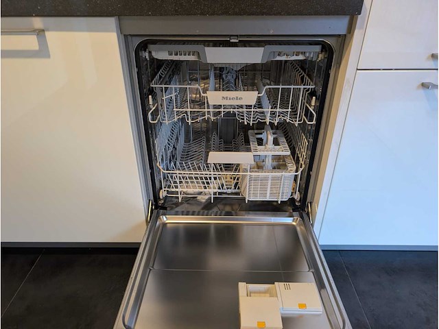 Häcker systemat - keuken met apparatuur - afbeelding 15 van  46