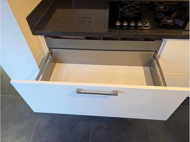 Häcker systemat - keuken met apparatuur - afbeelding 43 van  46