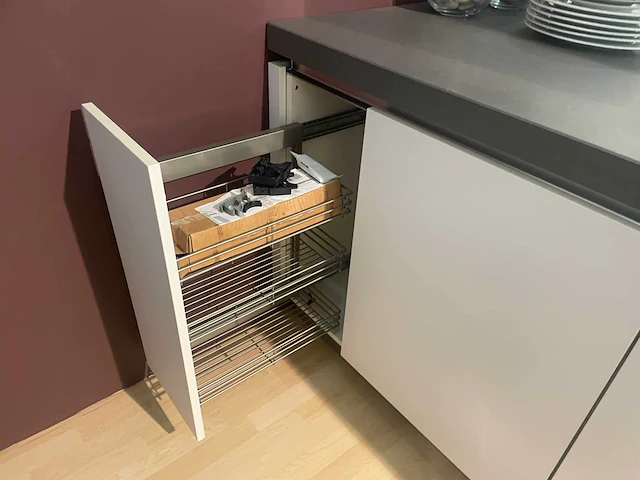 Häcker systemat - showroomkeuken met aeg / bauknecht apparatuur - afbeelding 2 van  45