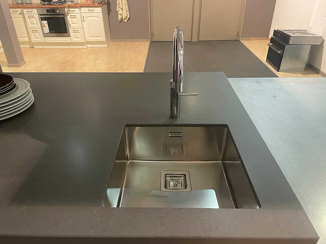 Häcker systemat - showroomkeuken met aeg / bauknecht apparatuur - afbeelding 6 van  45