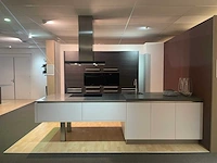 Häcker systemat - showroomkeuken met aeg / bauknecht apparatuur