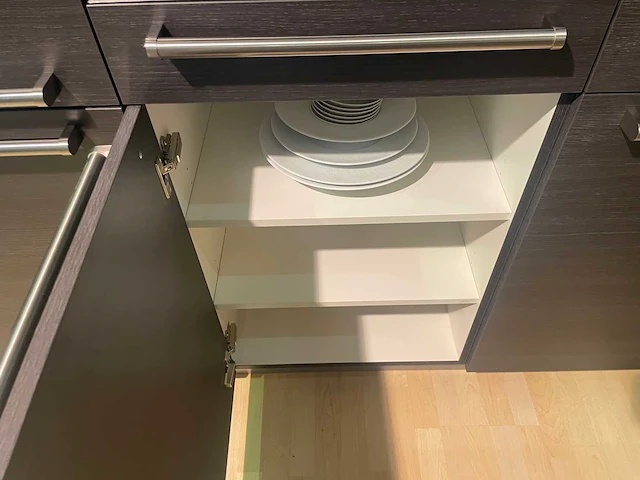 Häcker systemat - showroomkeuken met aeg / bauknecht apparatuur - afbeelding 24 van  45