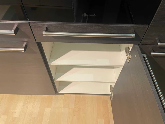 Häcker systemat - showroomkeuken met aeg / bauknecht apparatuur - afbeelding 28 van  45