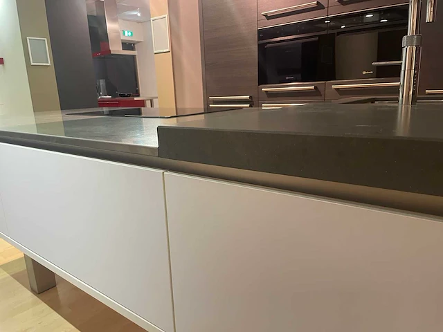 Häcker systemat - showroomkeuken met aeg / bauknecht apparatuur - afbeelding 34 van  45