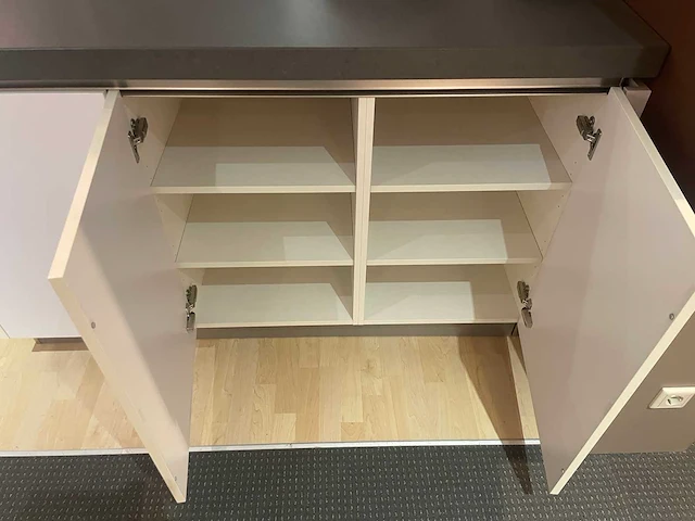 Häcker systemat - showroomkeuken met aeg / bauknecht apparatuur - afbeelding 41 van  45