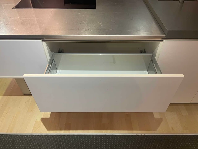 Häcker systemat - showroomkeuken met aeg / bauknecht apparatuur - afbeelding 43 van  45
