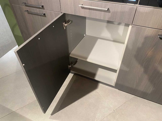 Häcker systemat - showroomkeuken met siemens studioline apparatuur - afbeelding 2 van  25