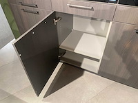Häcker systemat - showroomkeuken met siemens studioline apparatuur - afbeelding 2 van  25