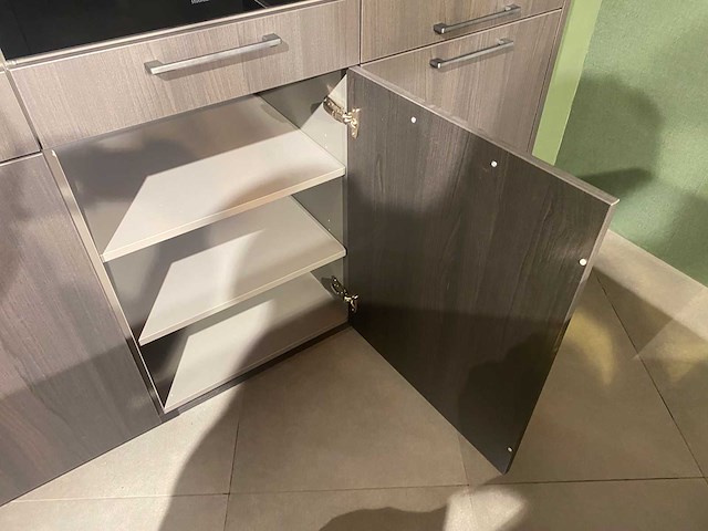 Häcker systemat - showroomkeuken met siemens studioline apparatuur - afbeelding 3 van  25