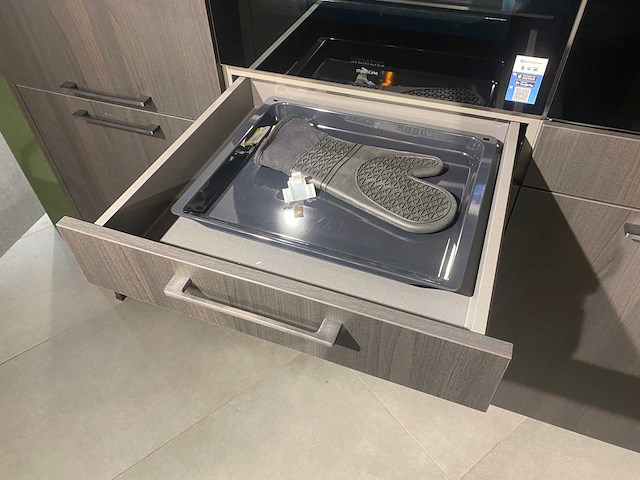 Häcker systemat - showroomkeuken met siemens studioline apparatuur - afbeelding 5 van  25