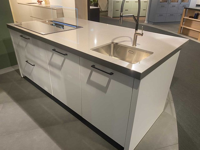 Häcker systemat - showroomkeuken met siemens studioline apparatuur - afbeelding 7 van  25