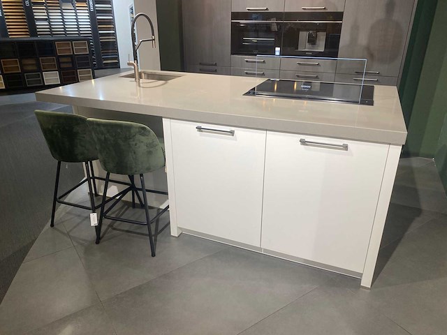 Häcker systemat - showroomkeuken met siemens studioline apparatuur - afbeelding 14 van  25