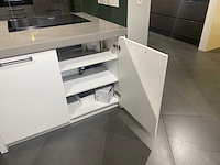 Häcker systemat - showroomkeuken met siemens studioline apparatuur - afbeelding 15 van  25