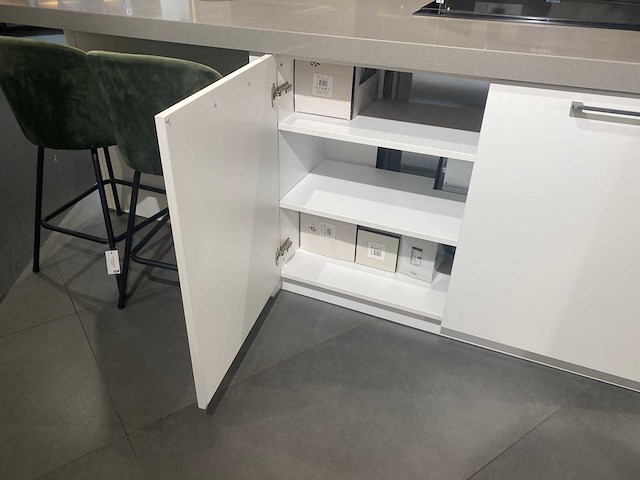 Häcker systemat - showroomkeuken met siemens studioline apparatuur - afbeelding 16 van  25