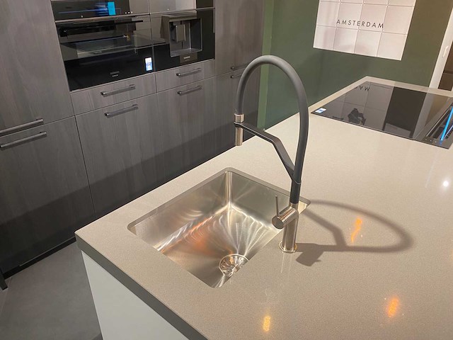 Häcker systemat - showroomkeuken met siemens studioline apparatuur - afbeelding 18 van  25