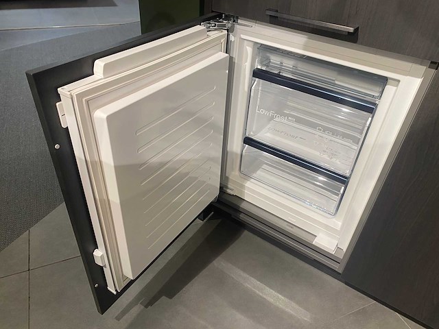 Häcker systemat - showroomkeuken met siemens studioline apparatuur - afbeelding 25 van  25