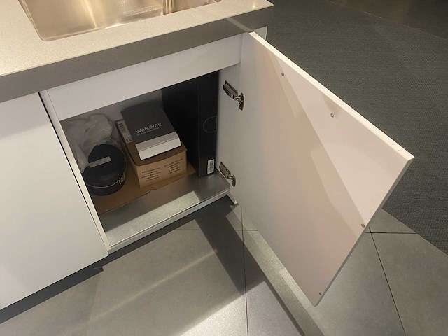 Häcker systemat - showroomkeuken met siemens studioline apparatuur - afbeelding 6 van  25