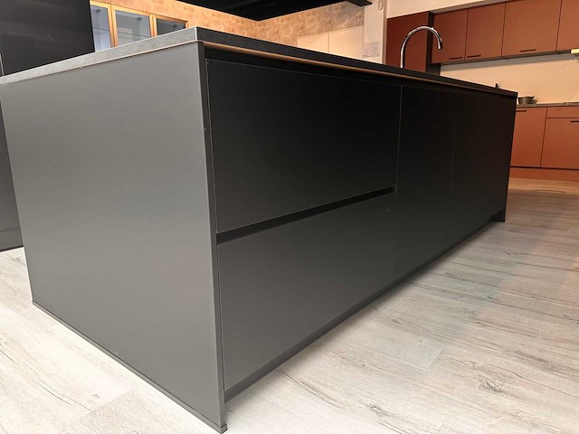 Häcker topsoft mat zwart eiland keuken - afbeelding 20 van  24