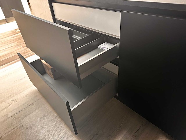 Häcker topsoft mat zwart eiland keuken - afbeelding 20 van  21