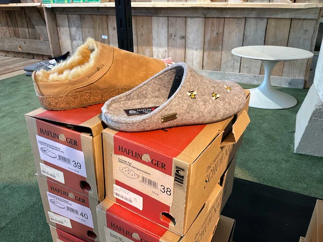 Haflinger pantoffels (8x) - afbeelding 1 van  3