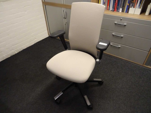 Hag - futu - bureaustoel - afbeelding 1 van  2